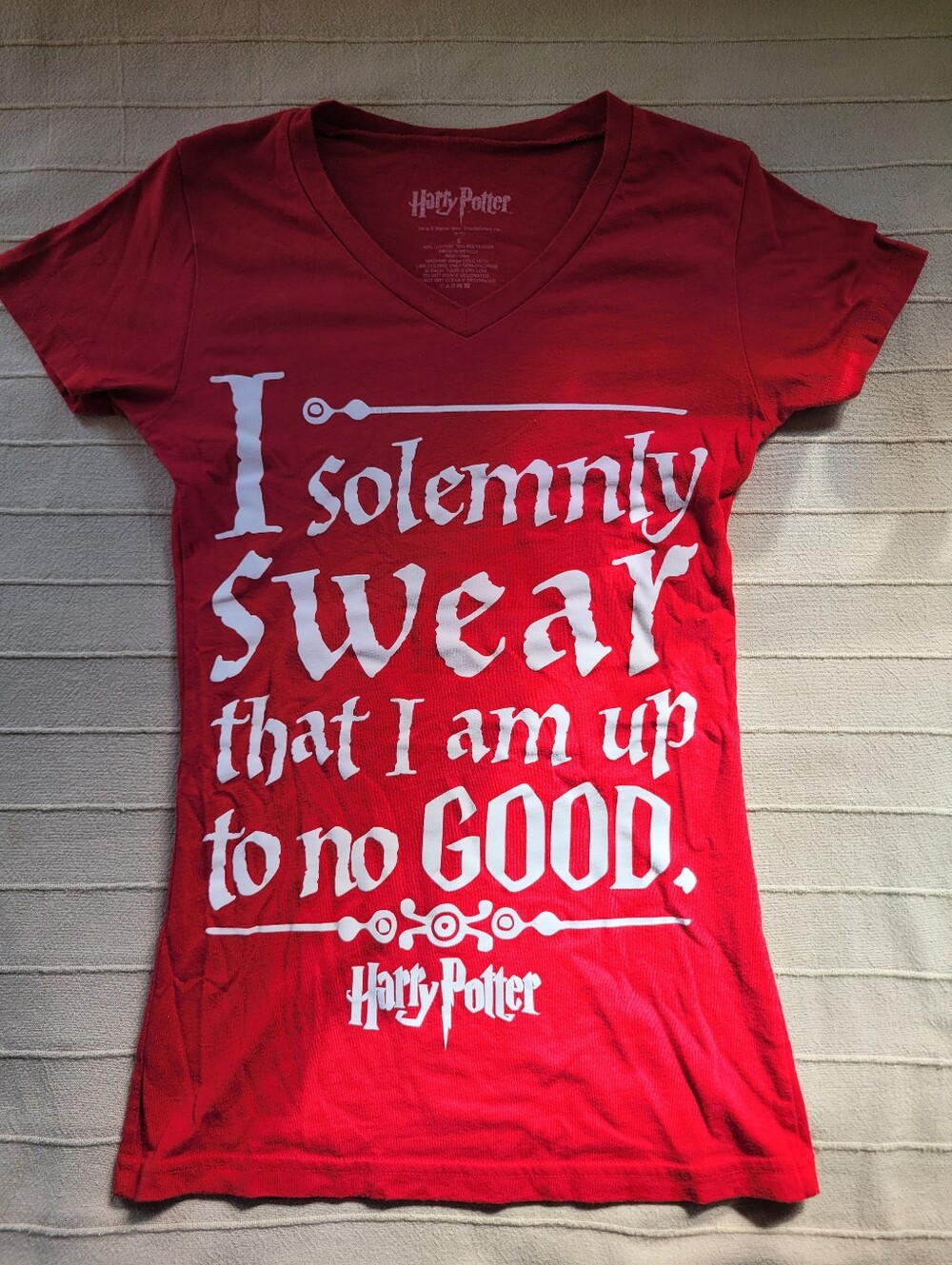 Harry Potter Women's Red 'I Solemnly Swear' V-Neck Tee